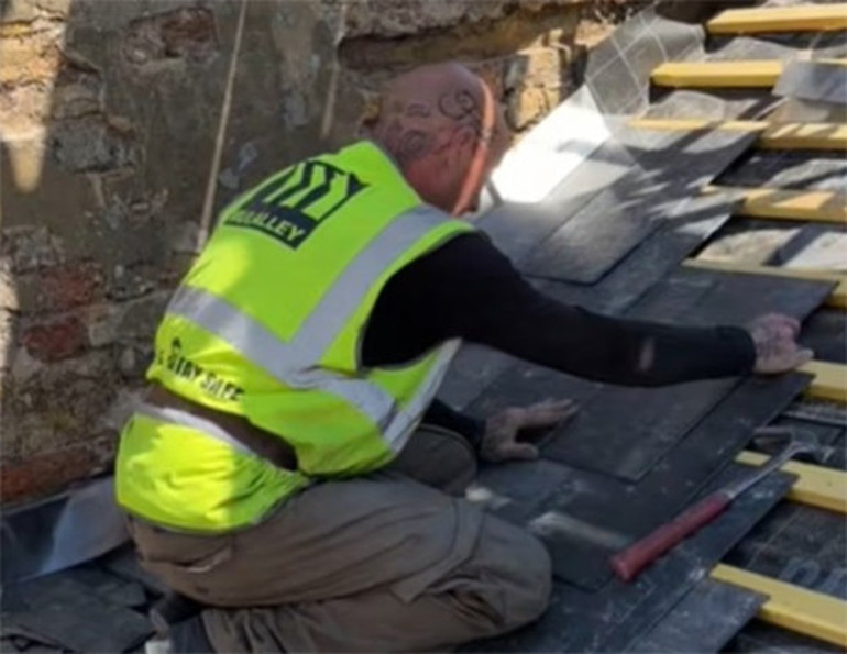  O şimdi çatı ustası... Eski püskü bir kamyondan başka bir şeyim yok