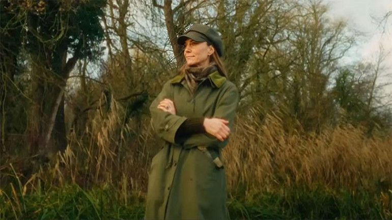 Herkes ona gıpta ederken ölümle savaşıyordu… Sanki prenses değil orman perisi… Ağaçlar en yakın dostu oldu