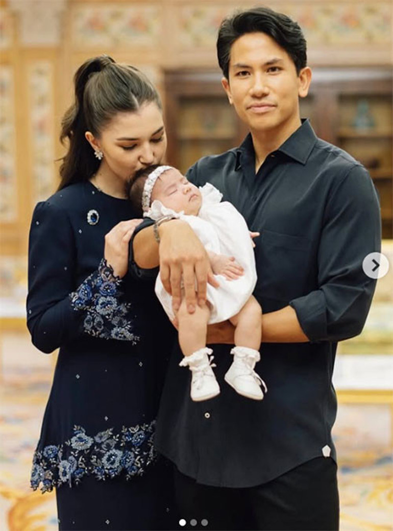 Milyarder dedesi kim bilir ona ne sürprizler yapacak... Daha nasıl bir ailede doğduğunun farkında değil... Yokluk nedir bilmeden büyüyecek