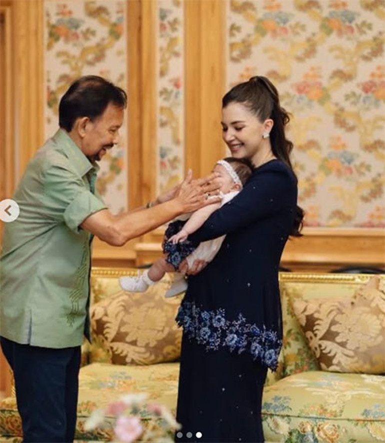 Milyarder dedesi kim bilir ona ne sürprizler yapacak... Daha nasıl bir ailede doğduğunun farkında değil... Yokluk nedir bilmeden büyüyecek