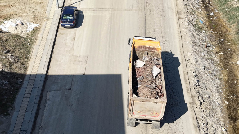 Bağlum sakinleri dertli... Bu kamyonlara başka yol bulun