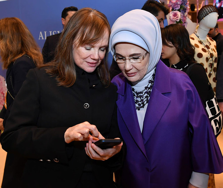 Cemre Çarşısı’nın kapıları iyiliğe açıldı