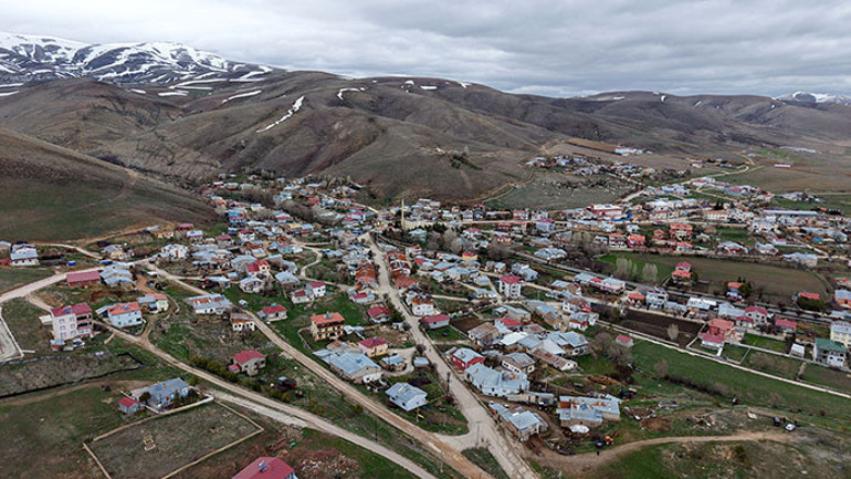  200 dönümlük araziyi hibe ediyorlar Burası tam da uygun alan, köyümüze yapılsın istiyoruz