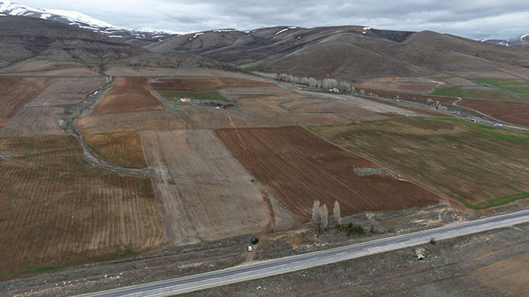  200 dönümlük araziyi hibe ediyorlar Burası tam da uygun alan, köyümüze yapılsın istiyoruz