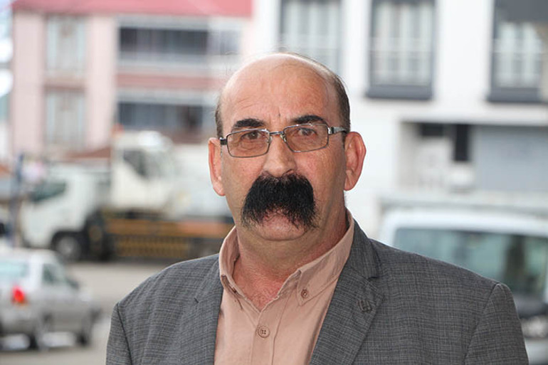  Bıyıklarımı çekemeyen, kıskanan da var