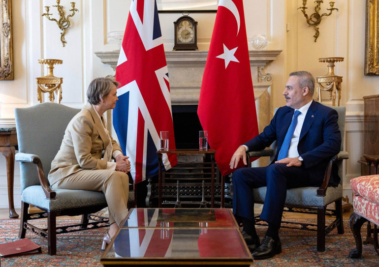 Türkiye Dışişleri Bakanı Hakan Fidan Londra’da temaslarına başladı