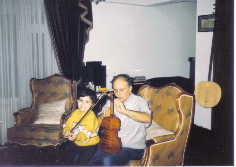 Orkestra şefi Hasan Niyazi Tura: Sokaktaki adam melodilerini ıslıkla çalıyorsa iyi bestecisindir
