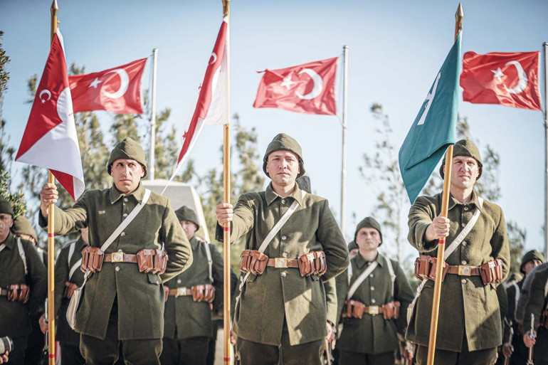 Türk Yıldızları selam durdu
