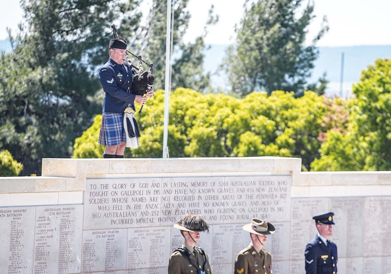 Anzak torunlarından ayin... 111 yıl sonra aynı ‘şafak’ta
