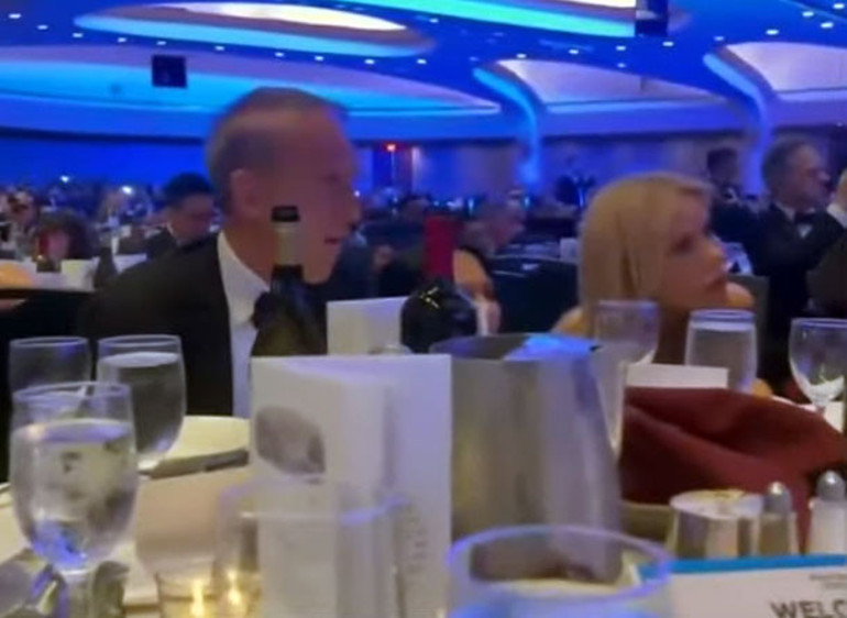 Son dakika... Washingtonda panik Trumpın yemeğinde silah sesi duyuldu