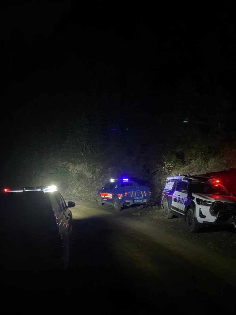 Dengesini kaybeden genç, 30 metrelik uçuruma düştü, film gibi operasyonla kurtarıldı