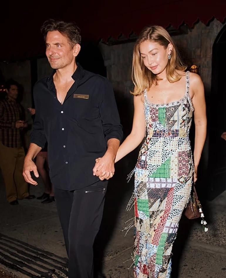 Aşkın gösterişe ihtiyacı yok Doğum gününde sevgilisinden hediye olarak bir kucak dolusu çiçek aldı