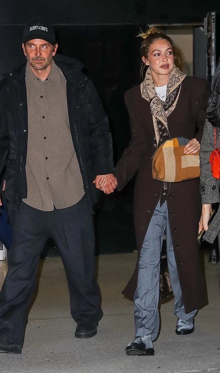 Aşkın gösterişe ihtiyacı yok Doğum gününde sevgilisinden hediye olarak bir kucak dolusu çiçek aldı