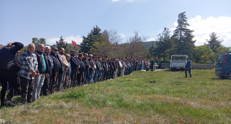  Damadın mezarına bıraktılar