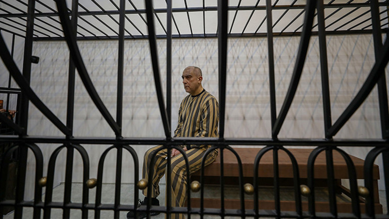  Dava salonunda kafes ayrıntısı