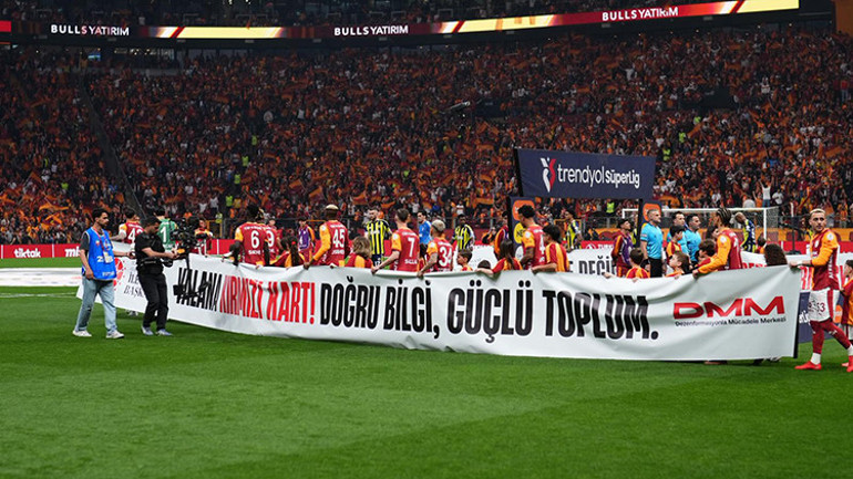 Dev Derbide Dezenformasyona Kırmızı Kart Mesajı