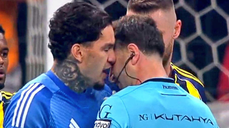 Fenerbahçede Ederson depremi Galatasaray derbisinde kırmızı kart gördü