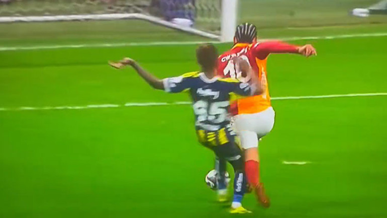  O kadar kötüydü ki skor bile kurtarmaz Osimhen kırmızı kart görmeliydi