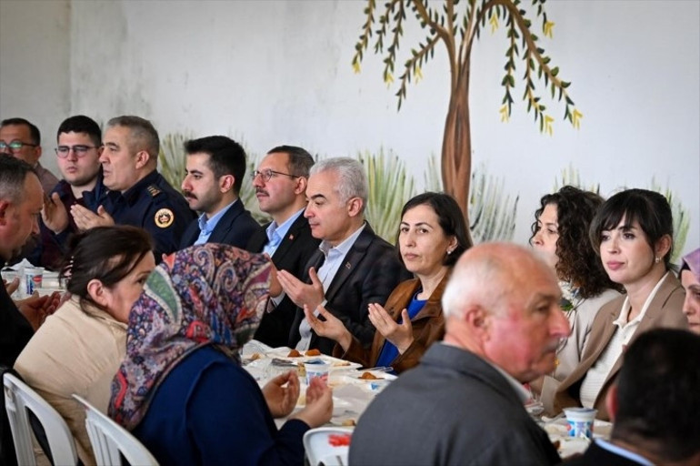  Kent ahalisi yağmur duası okudu, şükür namazı kıldı