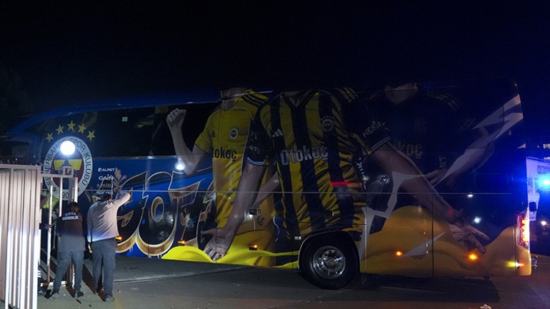 Derbi sonrası Samandıra karıştı Fenerbahçe taraftarı otobüsü taşladı