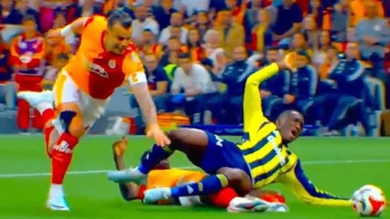 Galatasaray-Fenerbahçe maçını eski hakemler yorumladı Kırmızı demiyorum