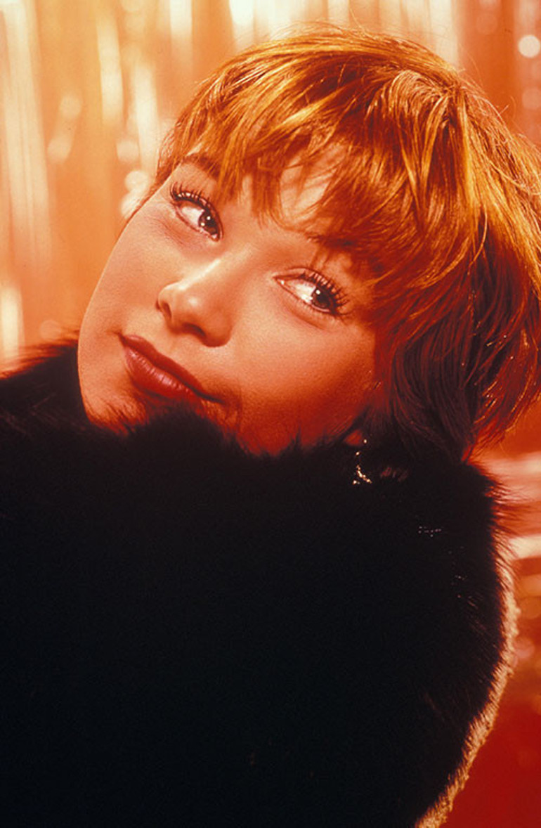 Onu sarıp sarmalayacak bir ailesi kalmadı... Yeni yaşına bile maaşlı elemanıyla girdi... Ünlü oyuncu yalnızlığa mahkum oldu