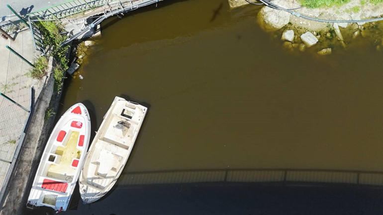 Küçükçekmecedeki Menekşe Deresinin rengi değişti Yaz ayında burada aşırı derecede pis koku oluyor