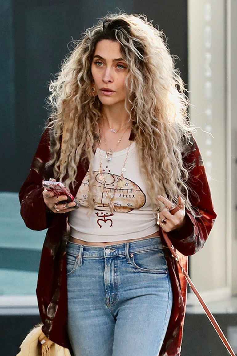 İhtiyaçtan değil, zevkten çalışıyorum diyordu... Miras savaşında yeni cephe açıldı... Dikkat et... Sonunda milyonlar da gidecek