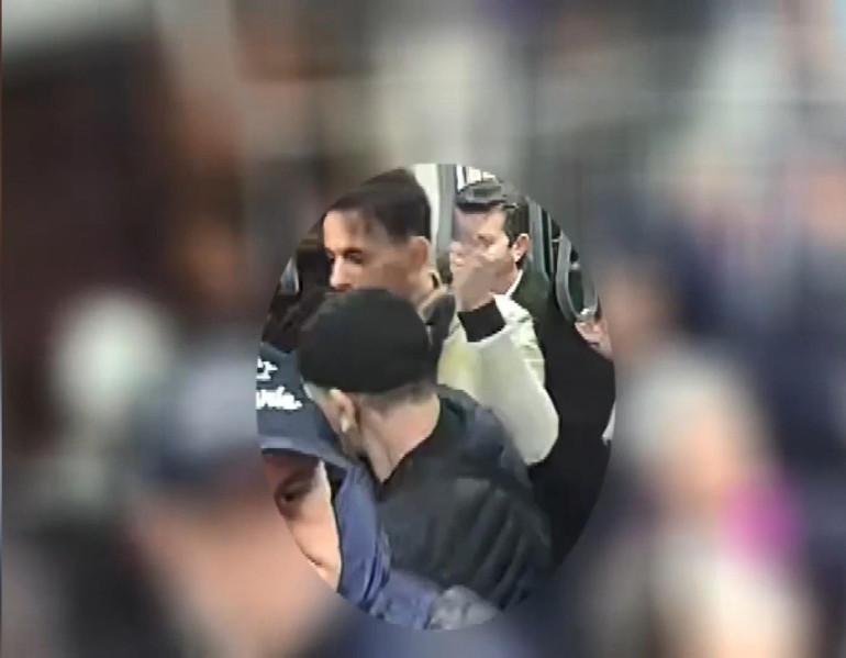 İstanbulda toplu taşımada hırsızlık yapan kişiler yakalandı