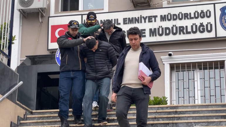 İstanbulda toplu taşımada hırsızlık yapan kişiler yakalandı