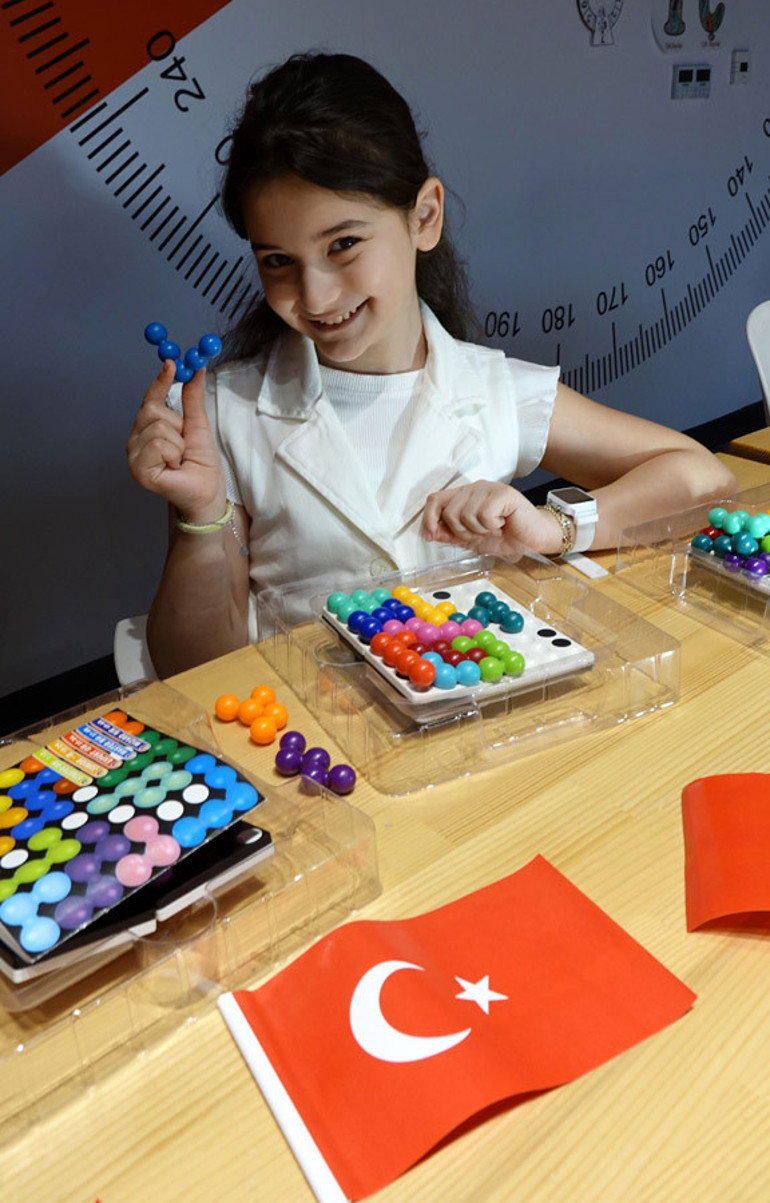 Matematik şampiyonu Lina yine başardı