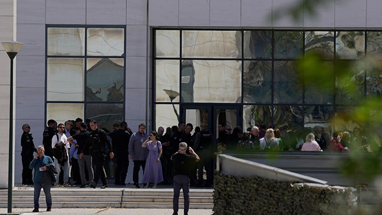 Yunanistanda peş peşe saldırılar: Yaralılar var