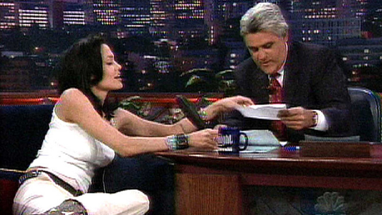 Demansa yakalanan 46 yıllık karısı artık onun kim olduğunu bile hatırlamıyor… Ünlü sunucu her şeyden büyük aşkına bakmak için vazgeçti