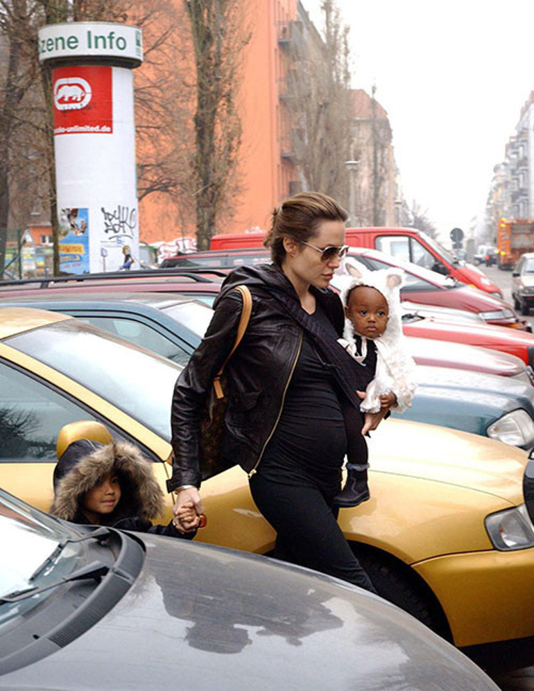 Onu altı aylık bebekken kollarına almıştı... Evlatlık çocuğu konuştu... Ağlamamak için yutkunup durdu