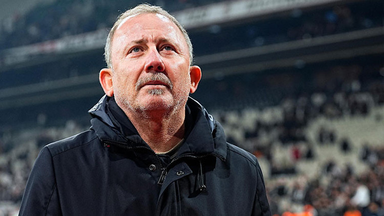  Yeni Fenerbahçeye ihtiyaç var En masum Tedesco, kurban seçtiler