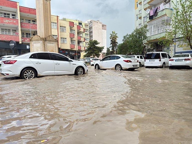 Sağanak yağış kapıda: Yarın başlıyor Kuvvetli fırtına ve gök gürültülü yağış uyarısı... Meteoroloji saat verdi