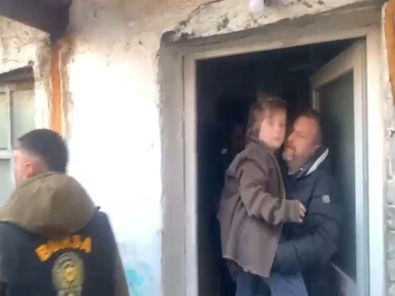 Bursadaki olay Türkiyeyi ayağa kaldırmıştı 7 yıllık esaretten kurtulan Nazar, ilk kez kardeşine sarıldı