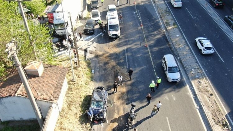 Freni patlayan tır karşı şeride geçti…. Feci kazada ölü ve yaralılar var
