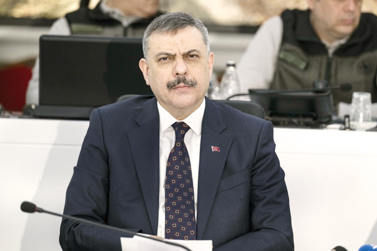 ‘Ermeni p...çi’ diyen adama rozet takmak