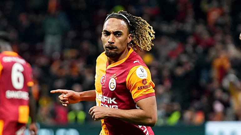 Galatasarayda 5 oyuncunun bileti kesildi, 2 isim topun ağzında