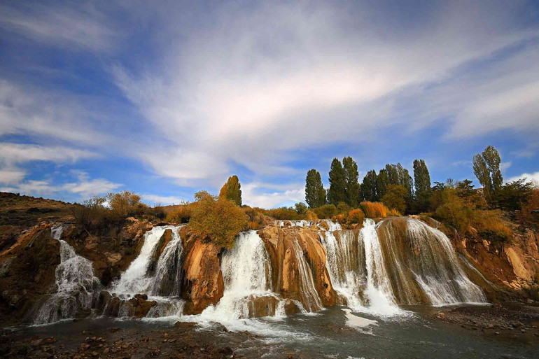 Ahlat’tan Van’a, badem çiçeklerinin peşi sıra