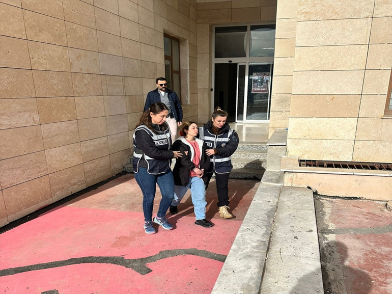Gülhan Börülce’yi altınları için öldürülmüştü Komşu çift hakim karşısına çıktı... Su içme bahanesiyle içeri girmiş