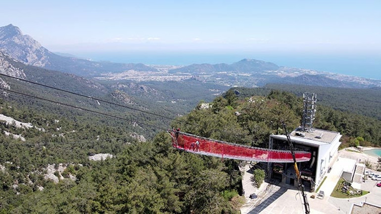  Tam 10 kilometre uzunlukta Rusya ve Güney Koreden görmek için geliyorlar
