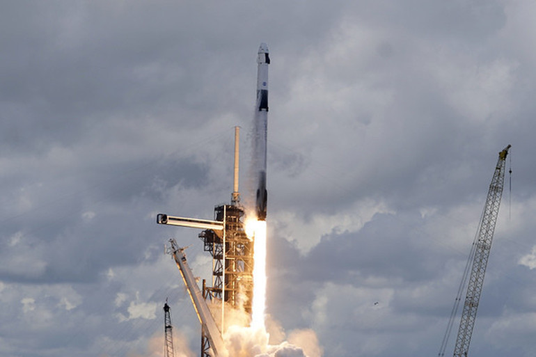 SpaceXin roketi Aya çarpacak Ağustosta neler olacak