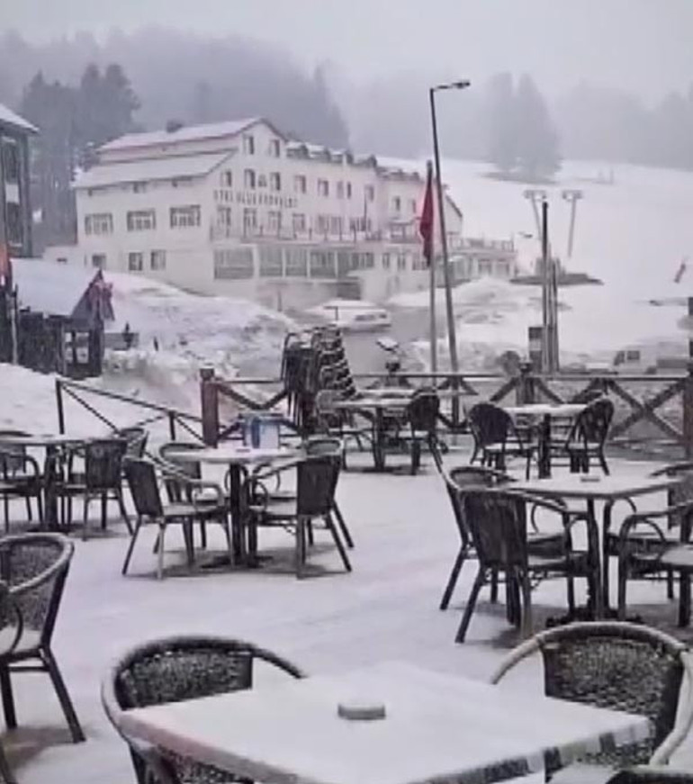Hava sıcaklıkları düştü: ‘Beyaz Cennet güne kar yağışıyla başladı