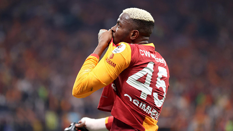 İlgi arttı, fiyat yükseldi İşte Galatasarayın Osimhen için belirlediği yeni bonservis bedeli