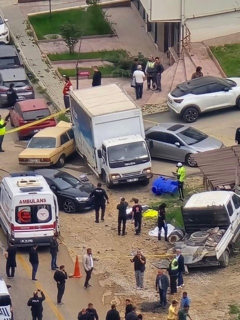  2 belediye işçisi feci şekilde hayatını kaybetti | Sakın diye uyarmalarına rağmen dinlememişler