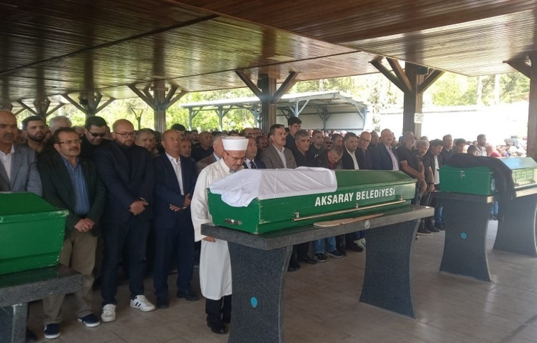 Yemek yaparken kıyafeti tutuşan kadın hayatını kaybetti