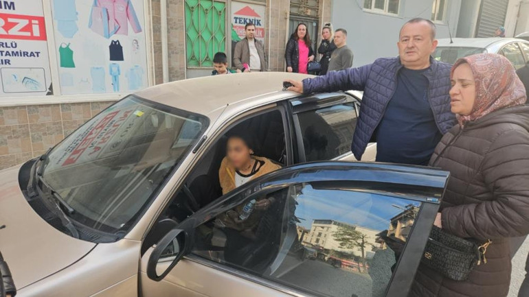 Hırsızlık için girdiği otomobilin sahibine yakalandı Bu araç benim, asıl hırsız sizsiniz diyerek direnen şüpheli tutuklandı