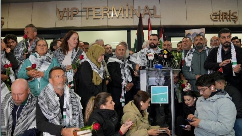 Küresel Sumud Filosu aktivistlerini taşıyan uçak İstanbulda